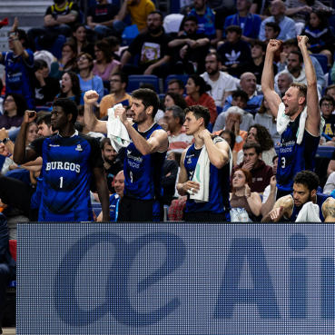 89-102. Festival de triples para encarrilar la eliminatoria